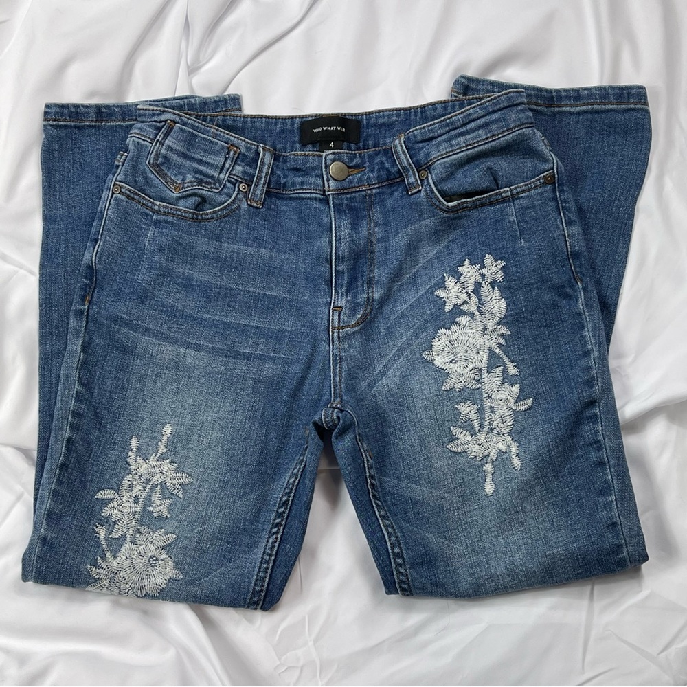 Who What Wear Straight leg jeans Embroidered Legs Size 4